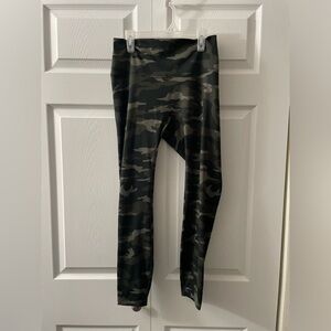 Zenana womens camo size L leggings
